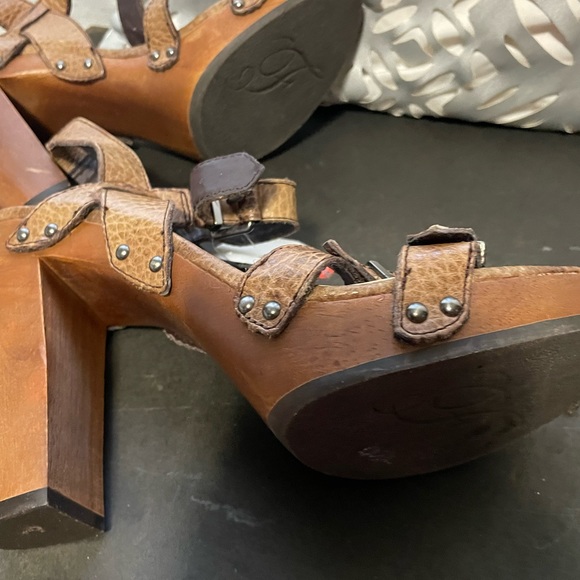 Fergie heels - Picture 3 of 5